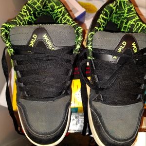 Vintage world skate shoes